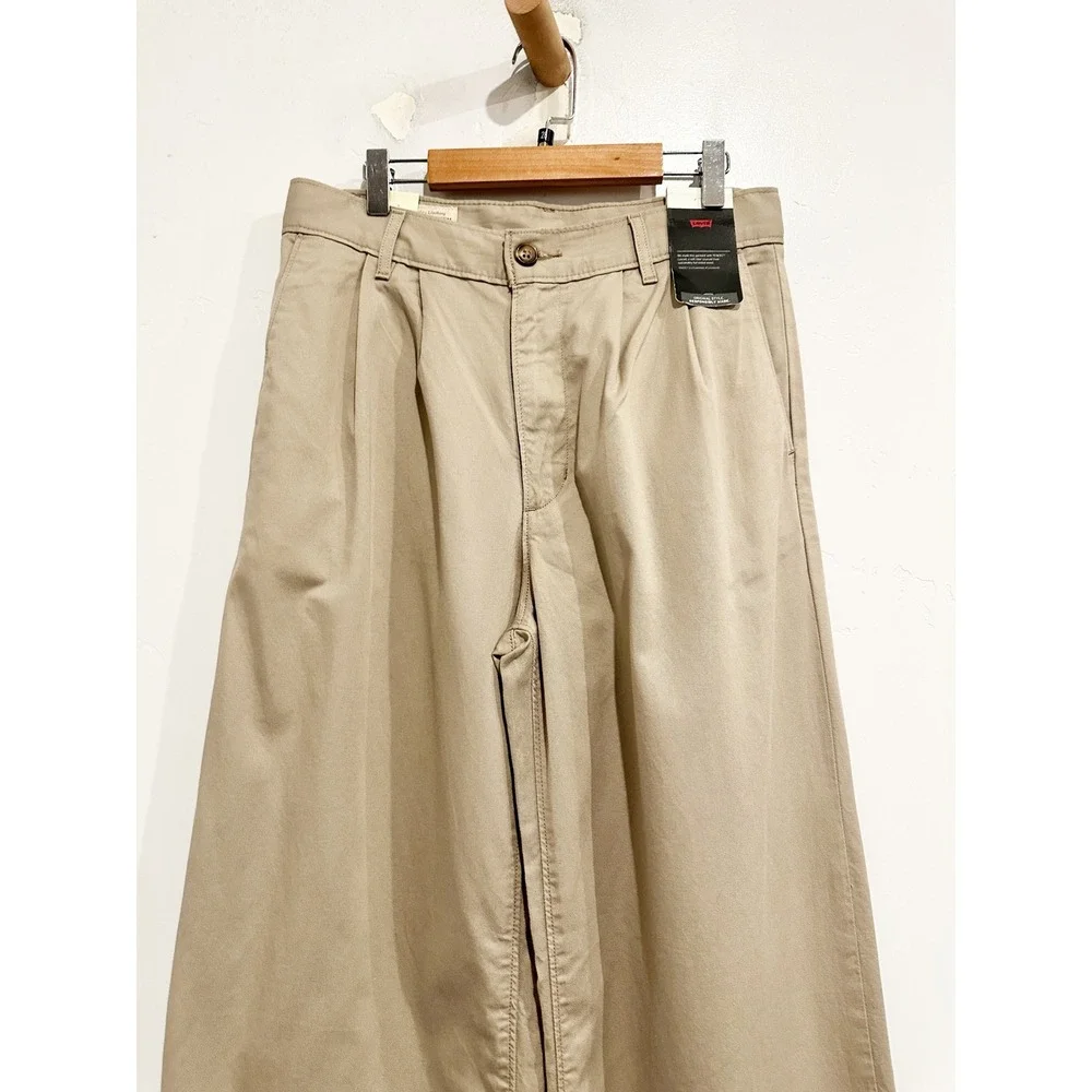 NWT Levi's HR Pleated Trouser in Cobblestone Size 29x32